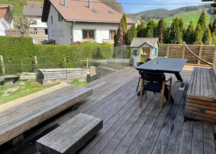 Joli Avec Terrasse La Cigale 6 A 8 Personnes オルベ
